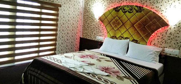 One Bedroom Houseboat
